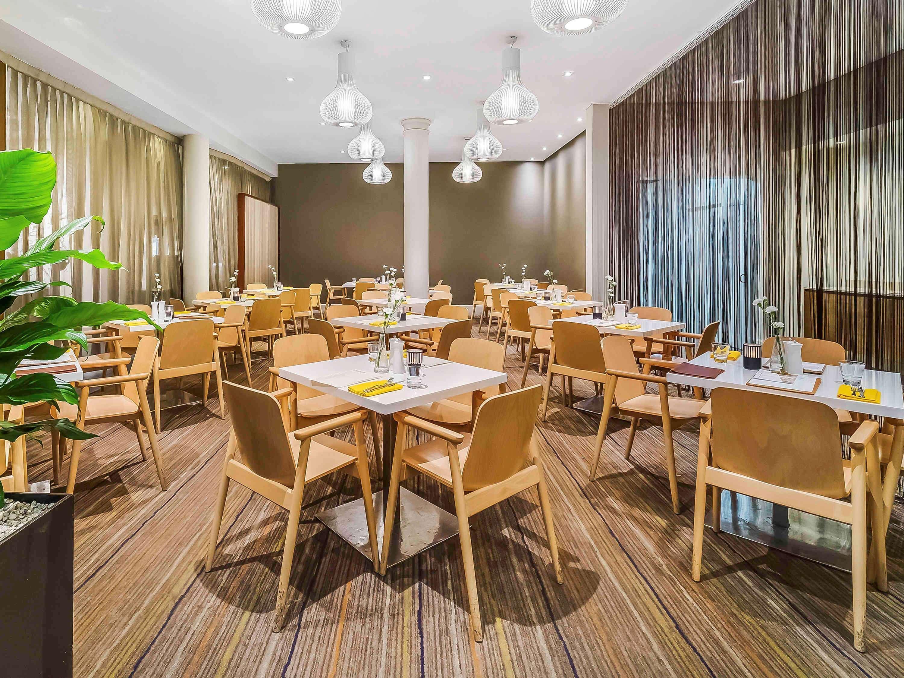 Hotel Central Managed By The Ascott Limited 4*